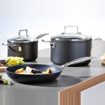 Toughened Non-Stick Saucepan With Lid - 18cm