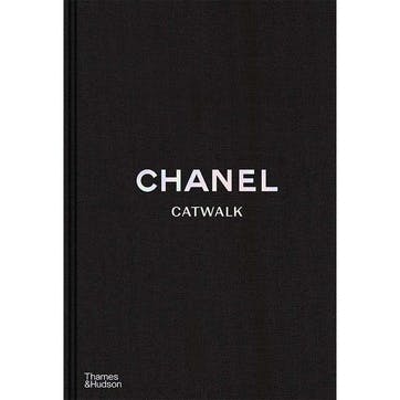 Chanel Catwalk: The Complete Fashion Collections Book