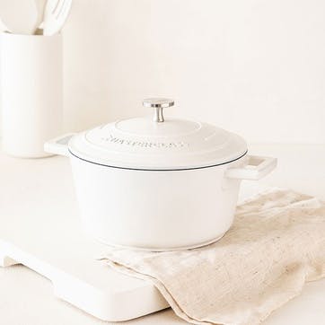 Cast Aluminium  Casserole Dish 2.5L, Cream