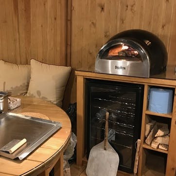 The Very Black Wood-fired Pizza Oven