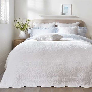 Milfield Scallop Edge Quilt, King/Super King, White