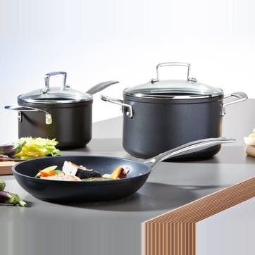 Toughened Non-Stick Saucepan With Lid - 20cm