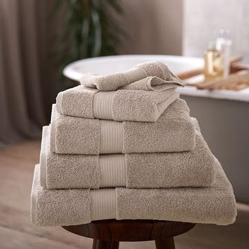 Luxury Egyptian Cotton Hand Towel, 50 x 90cm, Feather Grey