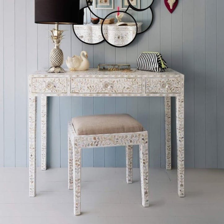 White Maxi Mother Of Pearl Table