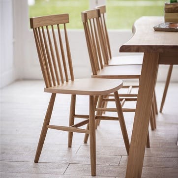 Spindle Back Chairs in Oak (Pair)