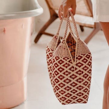 Guapi Cuatro Tetas Basket Bag , Red & Natural