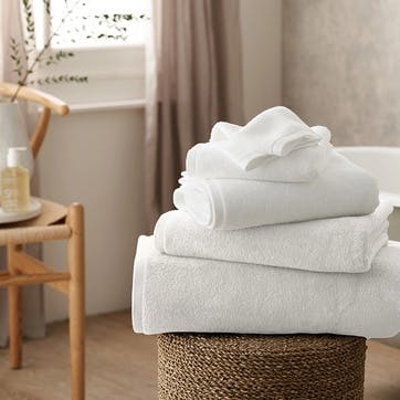 Super Soft Ecoloom Bath Towel, 70 x 125cm, White