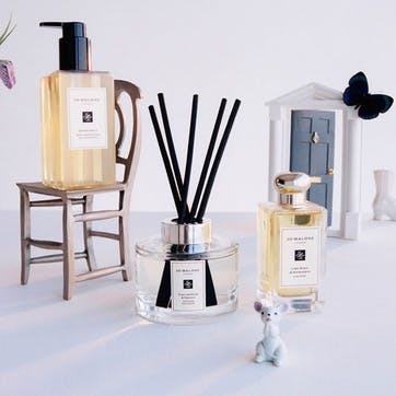 Scent Surround™ Diffuser, English Pear & Freesia