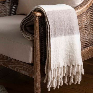 Leigh Wide Stripe Throw 130 x 170cm, Natural Stripe