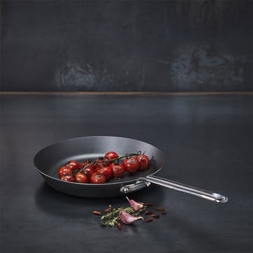 Iron Frying Pan In Sleeve, 26cm, Black