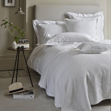 Etienne Bedspread, King, White