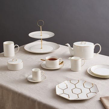 4 piece dinnerware set, Wedgwood, Gio Gold, white