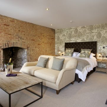 A voucher towards a stay at Kings Head Hotel for two, Cotswolds