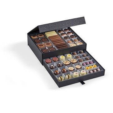 The Classic Chocolate Cabinet 820g