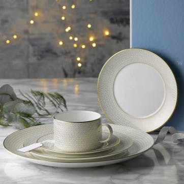 4 piece dinnerware set, Wedgwood, Gio Gold, white