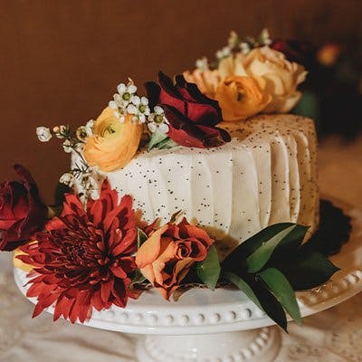 dainty wedding cake
